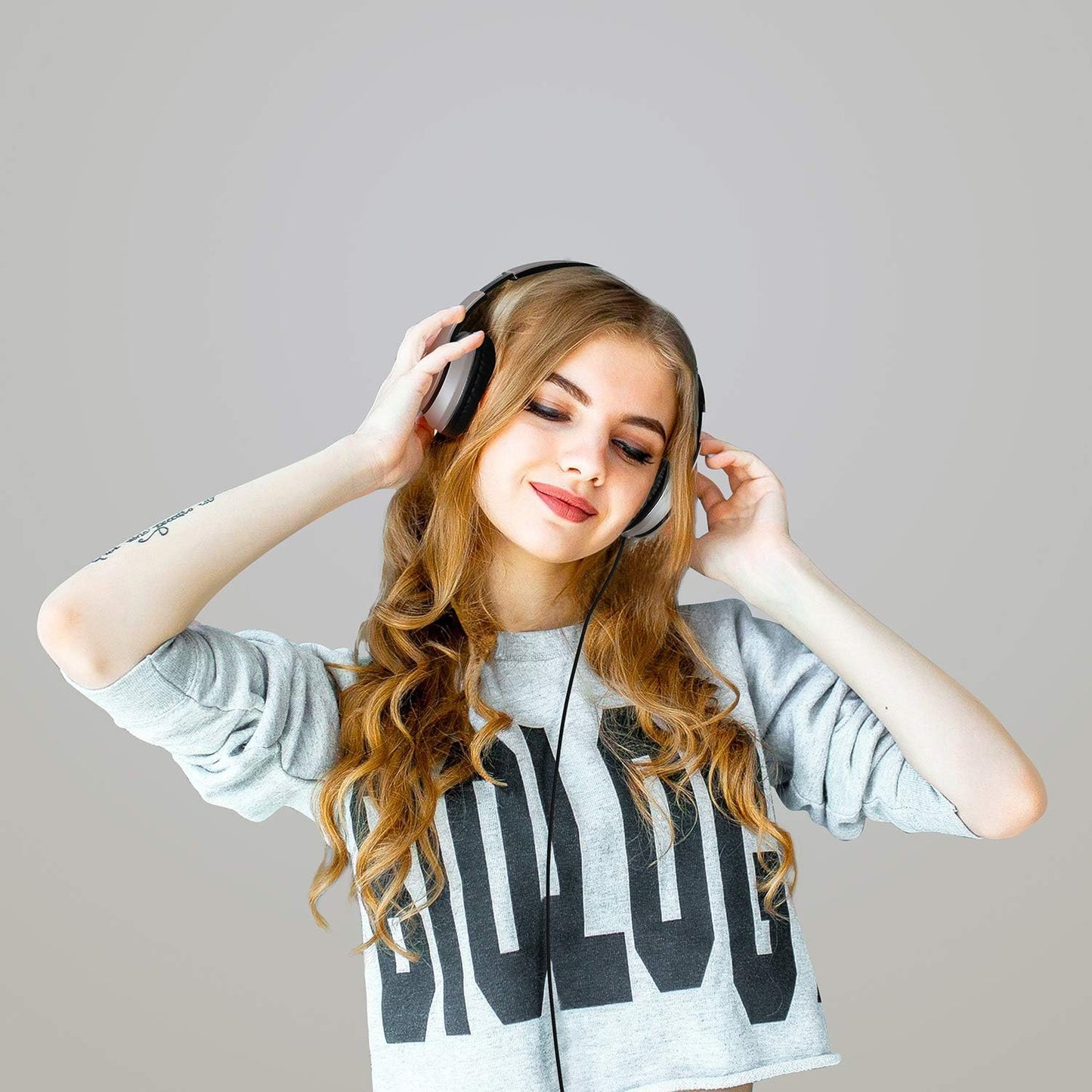 LORELEI X6 Over-Ear Headphones With Microphone, Lightweight Foldable & Portable Stereo Bass With 1.45M No-Tangle, Wired for Smartphone Tablet MP3/4