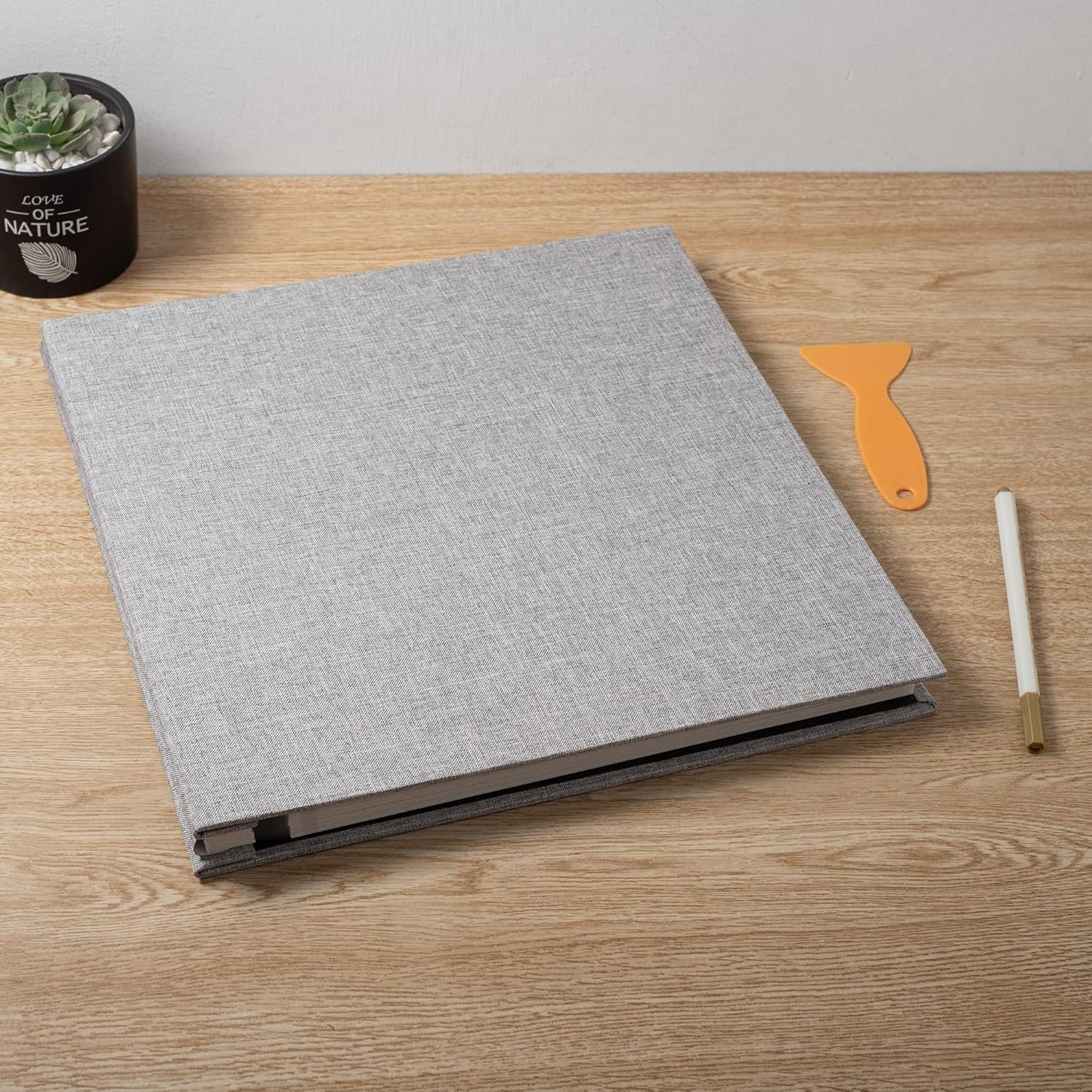 Large Photo Album Self Adhesive Scrapbook Album for 4×6 5×7 8×10 Pictures DIY Magnetic Linen Cover Album 40 Pages for Family Wedding Gifts with Metal Pen and Plastic Board