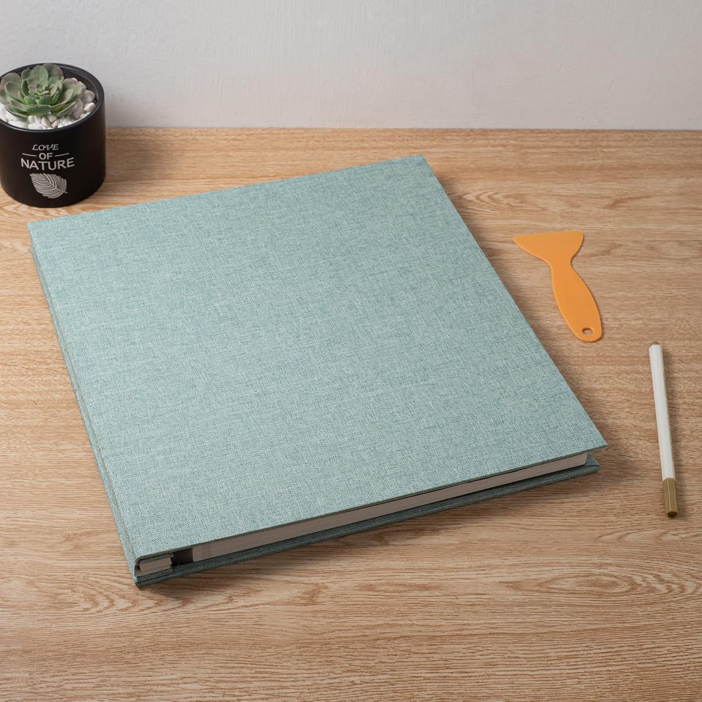 Large Photo Album Self Adhesive Scrapbook Album for 4×6 5×7 8×10 Pictures DIY Magnetic Linen Cover Album 40 Pages for Family Wedding Gifts with Metal Pen and Plastic Board