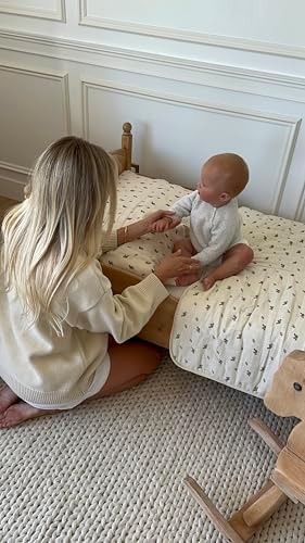 Oilo Squirrel Crib Bedding Set, 5-Layer Organic Cotton Muslin Crib Quilt & Sham - Image 2