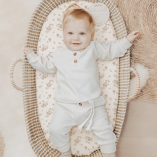 Konssy 2 Pack Muslin Bassinet Sheets - Image 2