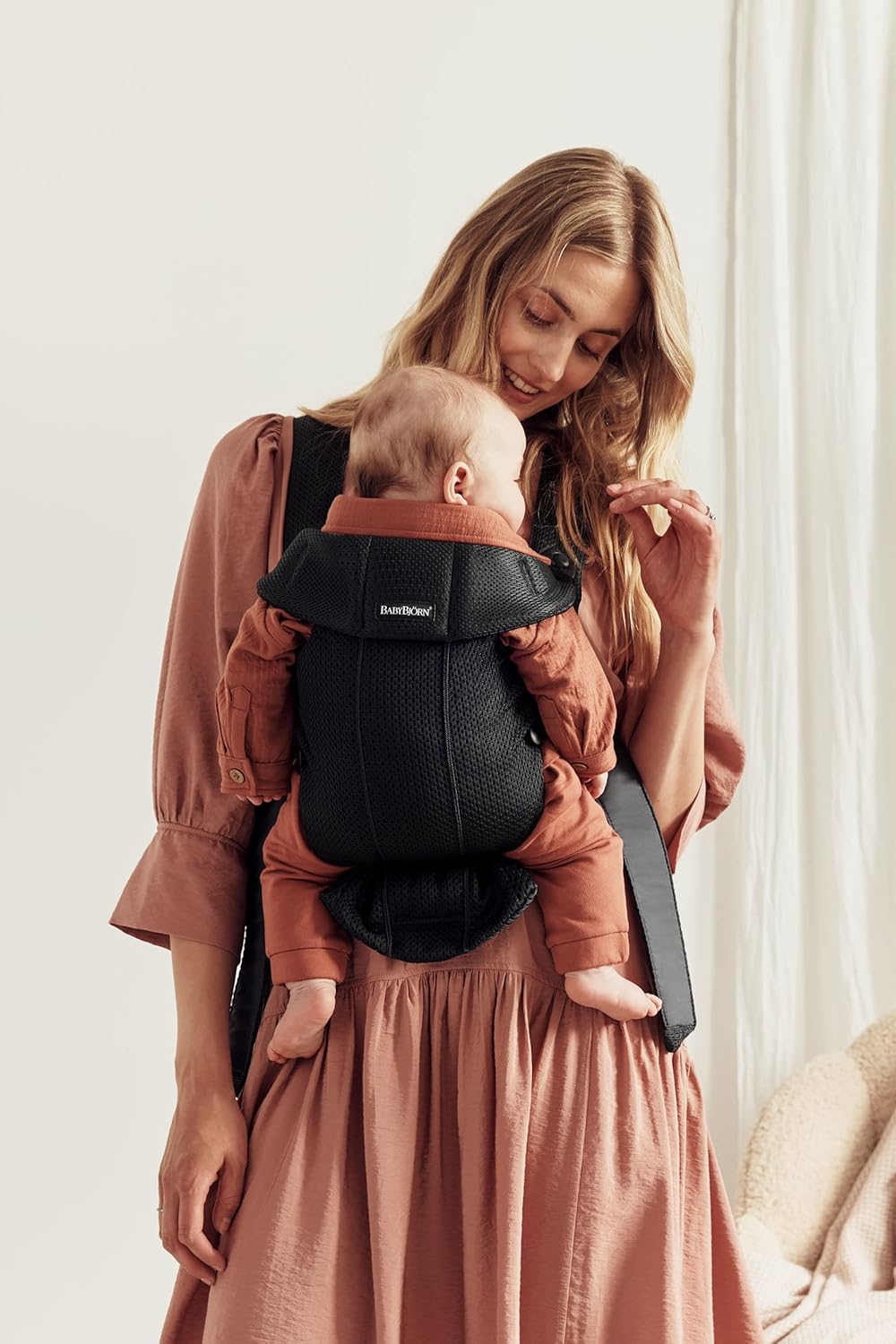 BabyBjörn Baby Carrier Mini, Black, 3D Mesh | Newborn Carrier (7-25 lbs), Ergonomic, Easy-to-Use